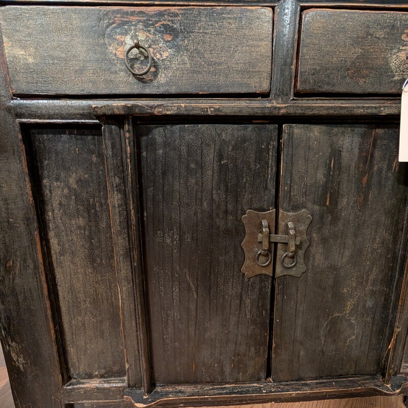 Chinese Qing Dynasty, Mid 19th Century, Elm Wood<br />
40.5 x 25.5 x 89.75h