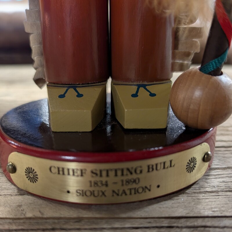 Steinbach Nutcracker, Sitting Bull<br />
11 x 10 x 21h