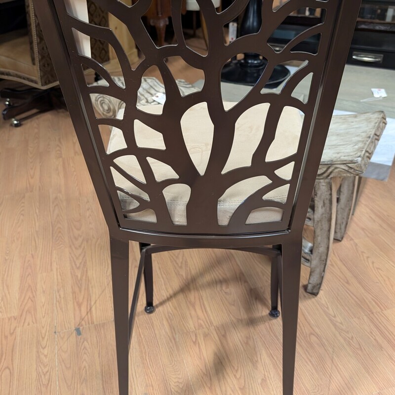 Johnson Casuals Cutout, Luca Eden<br />
18 x 18 x 45.5h<br />
SH 30in