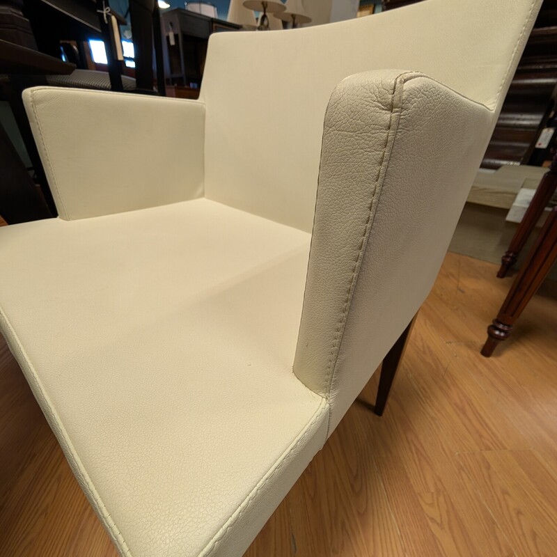 Soho Concept Leatherette, White, Set Of 8<br />
22.5 x 19 x 30h<br />
19 Seat Height
