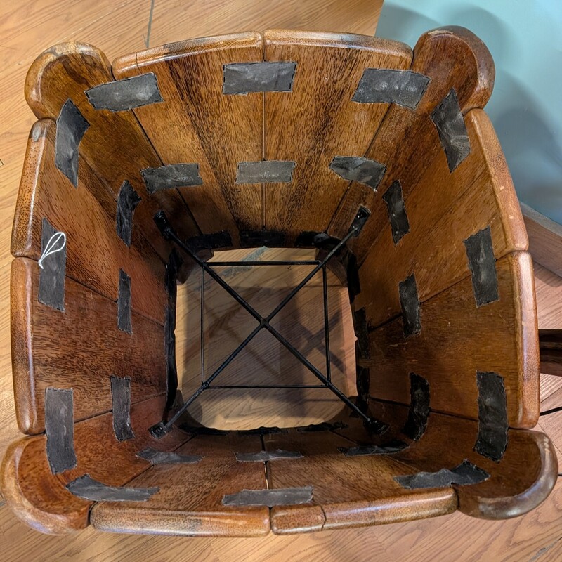 Palm Wood Planter, Brown Stain<br />
20 x 20 x 23h