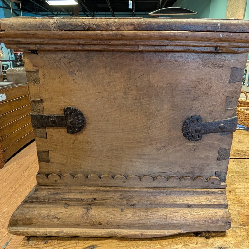 Antique Wood Metal Strap, Ornate, Box<br />
26 x 14 x 12.5h