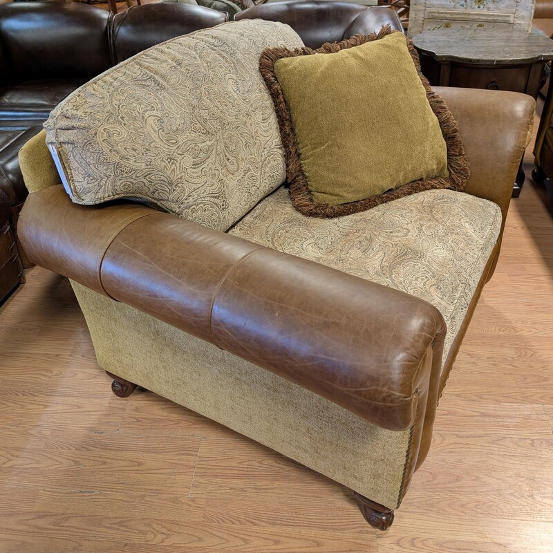 King Hickory Chair, Fabric, Leather<br />
58 x 42 x 39h