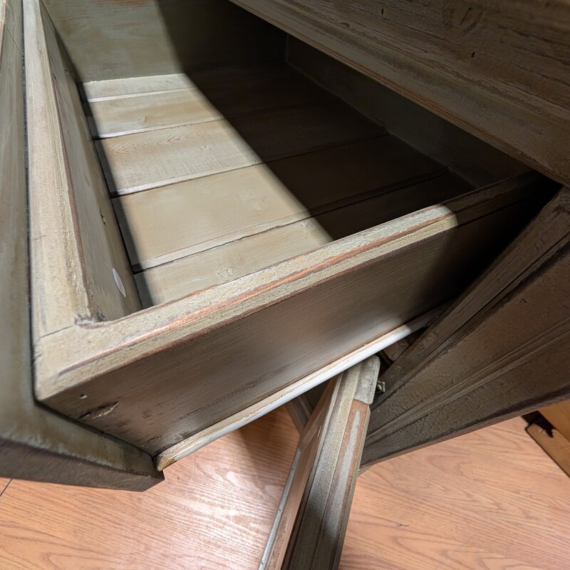 2 Door Side Table, Lt Green, Drawer<br />
36 x 21.5 x 32h