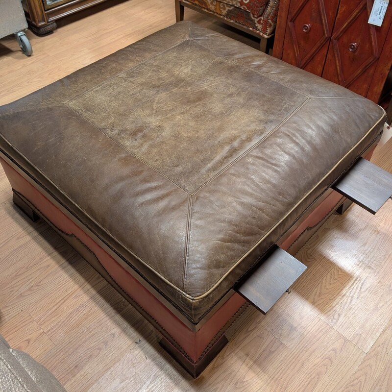 Large Ottoman W/Pullouts, Red/Brown, Square<br />
42 x 42 x 19h